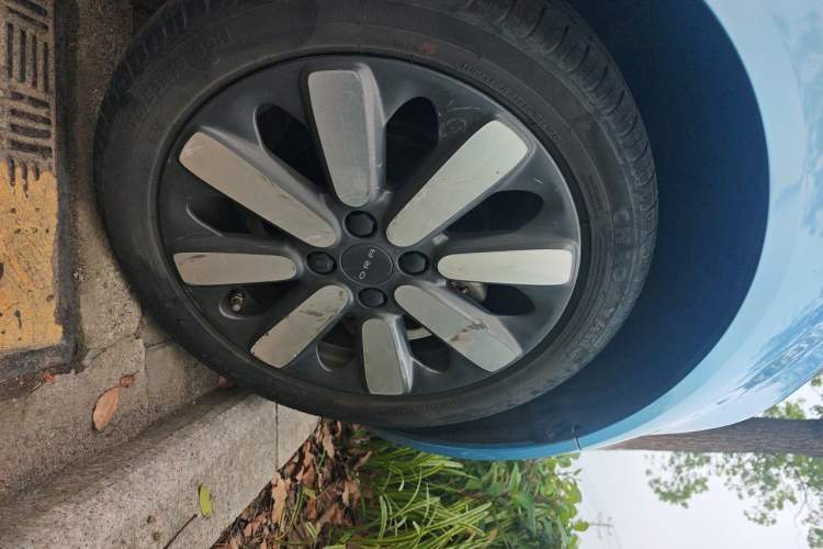 Used ORA Black Cat 2021 351 km Standard Version Right Front Wheel Hub