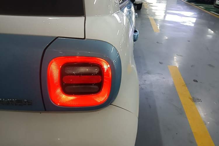 Used ORA Black Cat 2021 301 km Basic Version Right Rear Taillight