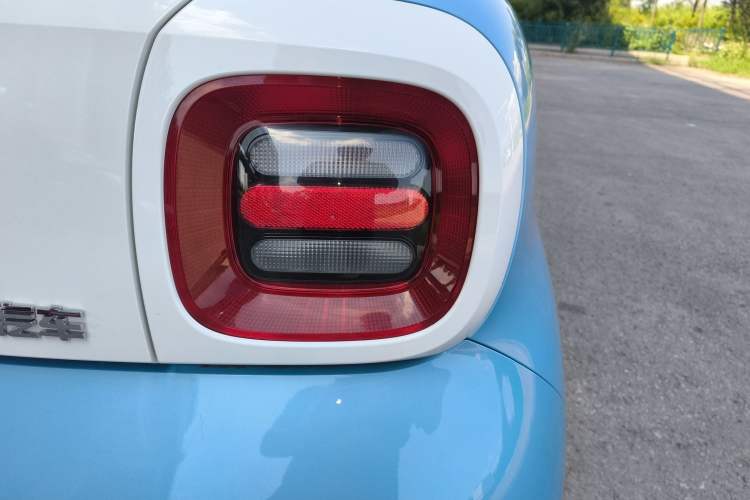 Used ORA Black Cat 2021 301 km Basic Version Right Rear Taillight