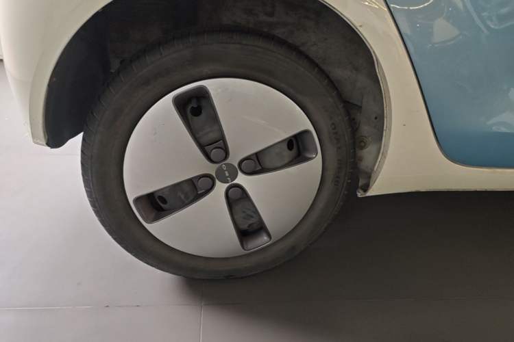 Used ORA Black Cat 2021 301 km Basic Version Right Rear Wheel Hub