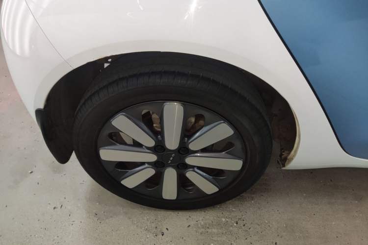 Used ORA Black Cat 2021 351 km Luxury Version Right Rear Wheel Hub