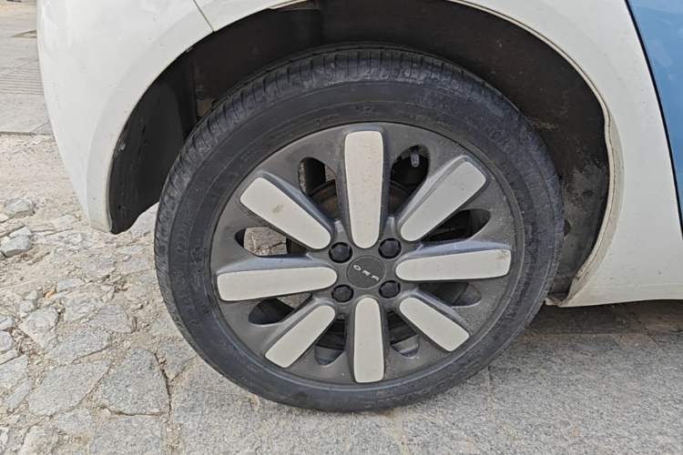 Used ORA Black Cat 2021 351 km Standard Version Right Rear Wheel Hub