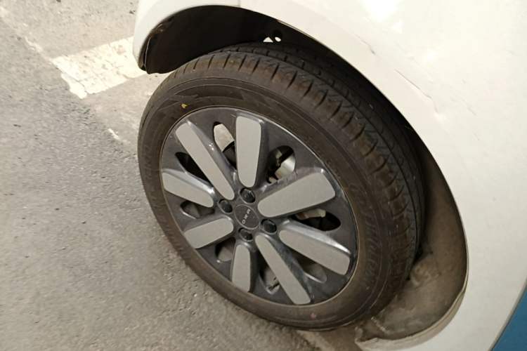 Used ORA Black Cat 2021 351 km Luxury Version Right Rear Wheel Hub