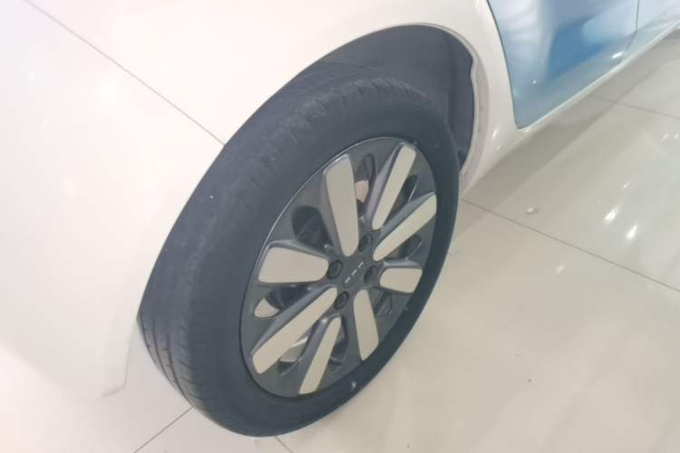 Used ORA Black Cat 2021 351 km Standard Version Right Rear Wheel Hub