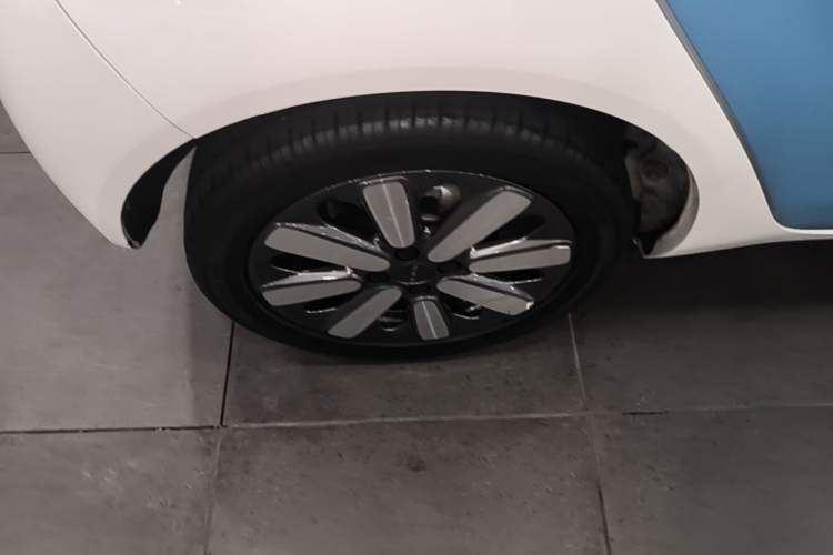 Used ORA Black Cat 2021 351 km Luxury Version Right Rear Wheel Hub