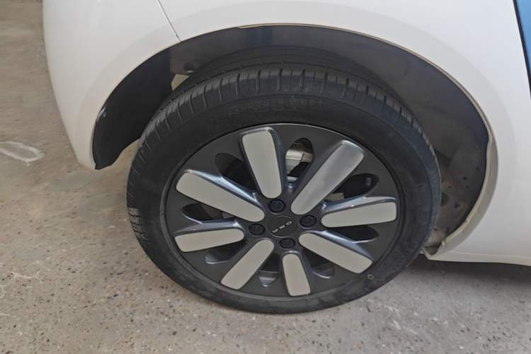 Used ORA Black Cat 2021 351 km Luxury Version Right Rear Wheel Hub