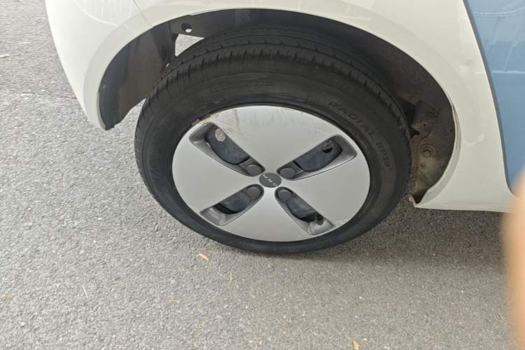 Used ORA Black Cat 2021 351 km Luxury Version Right Rear Wheel Hub