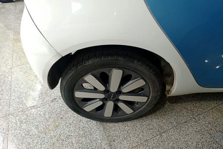 Used ORA Black Cat 2021 351 km Standard Version Right Rear Wheel Hub