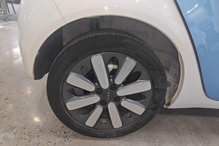 Used ORA Black Cat 2021 351 km Luxury Version Right Rear Wheel Hub