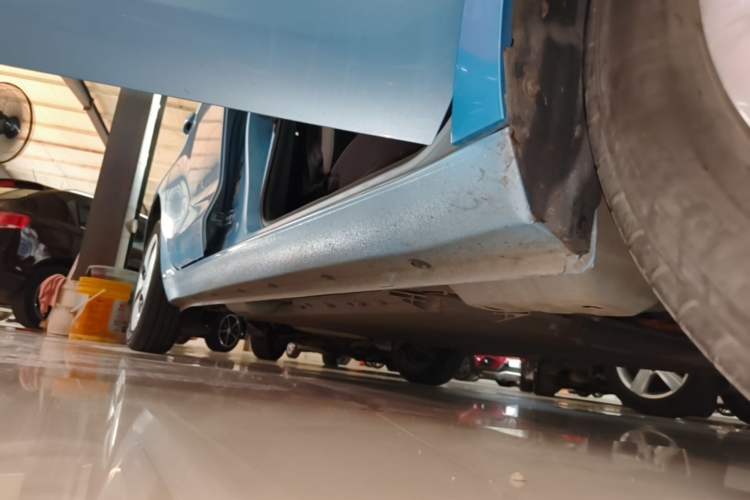 Used ORA Black Cat 2021 301 km Basic Version Right Side Sill