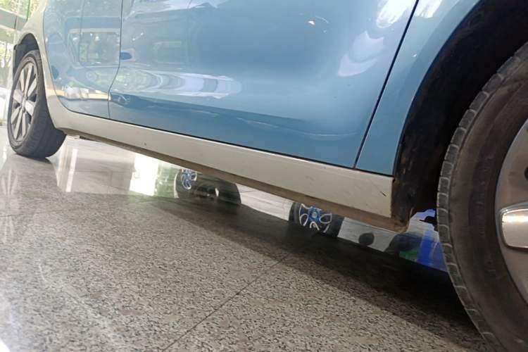 Used ORA Black Cat 2021 351 km Standard Version Right Side Sill