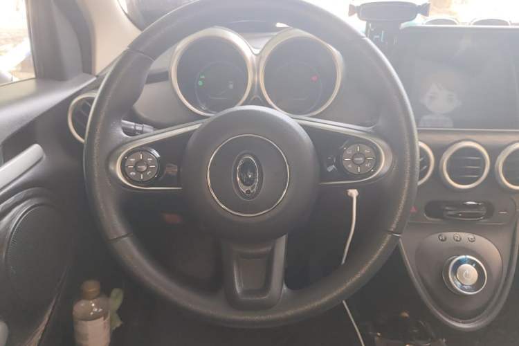 Used ORA Black Cat 2021 301 km Basic Version Steering Wheel