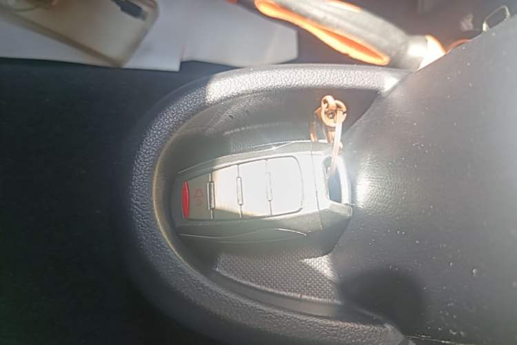 Used ORA Black Cat 2021 301 km Basic Version Vehicle Key