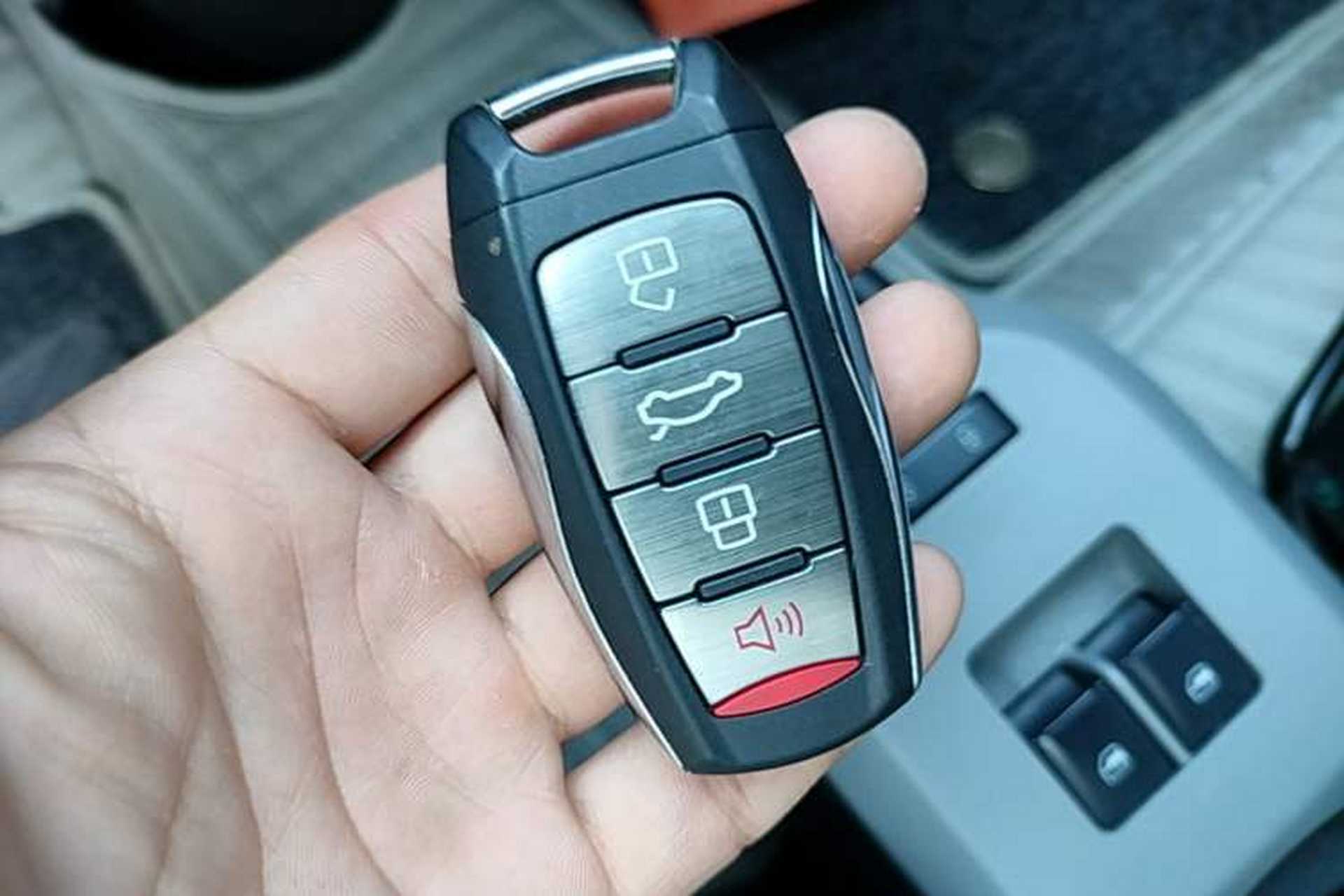 Used ORA Black Cat 2021 301 km Basic Version Vehicle Key