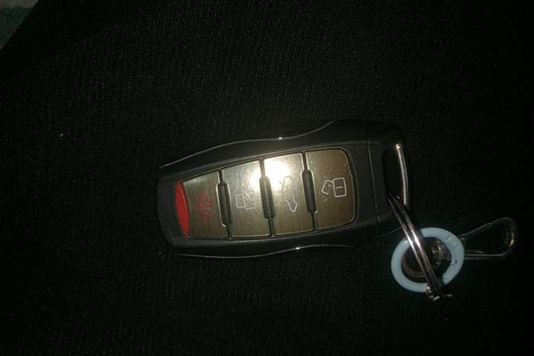 Used ORA Black Cat 2021 301 km Basic Version Vehicle Key