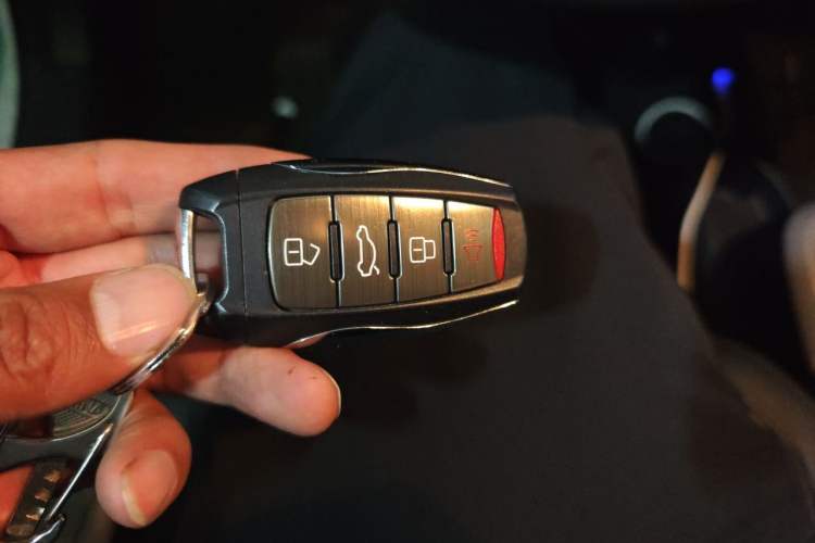 Used ORA Black Cat 2021 351 km Standard Version Vehicle Key