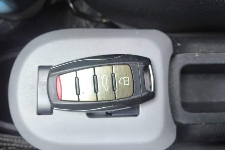 Used ORA Black Cat 2021 301 km Basic Version Vehicle Key