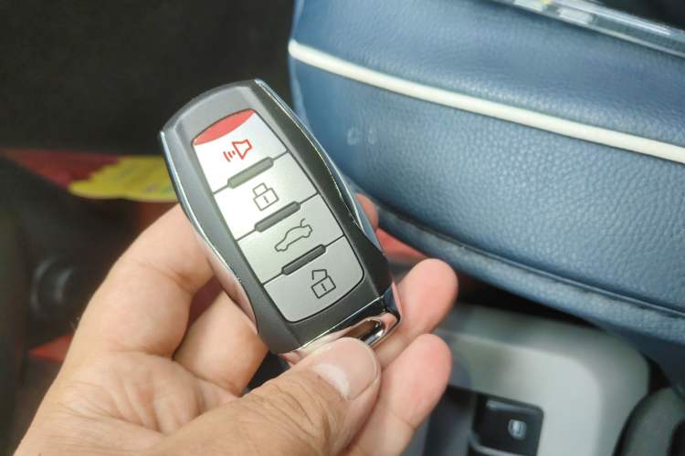 Used ORA Black Cat 2021 301 km Basic Version Vehicle Key