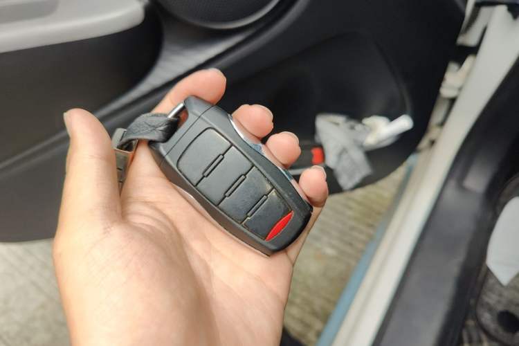Used ORA Black Cat 2021 301 km Basic Version Vehicle Key