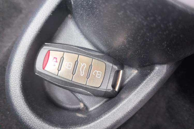 Used ORA Black Cat 2021 301 km Basic Version Vehicle Key
