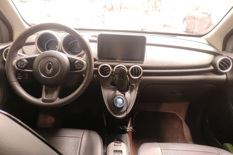 Used ORA Black Cat 2021 301 km Basic Version Center Console