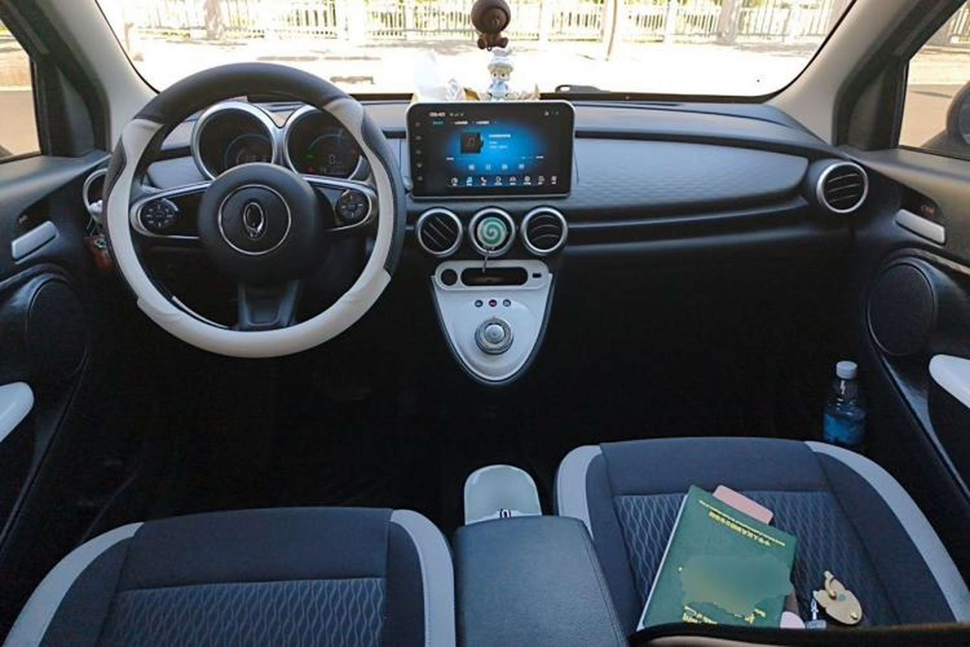 Used ORA Black Cat 2021 301 km Basic Version Center Console