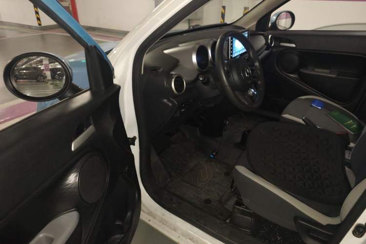 Used ORA Black Cat 2021 301 km Basic Version Driver Seat