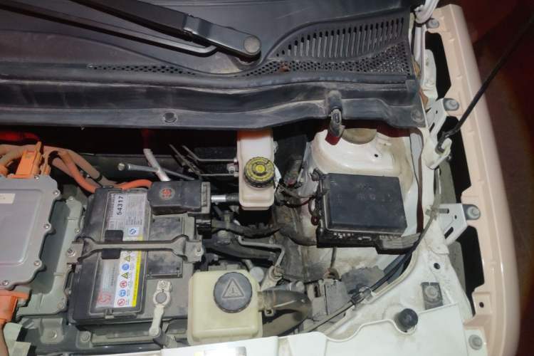 Used ORA Black Cat 2021 301 km Basic Version Engine Bay Left