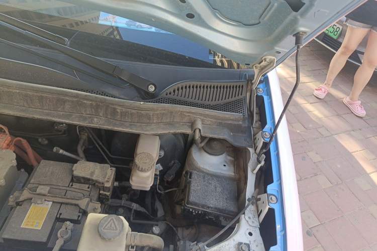 Used ORA Black Cat 2021 301 km Basic Version Engine Bay Left
