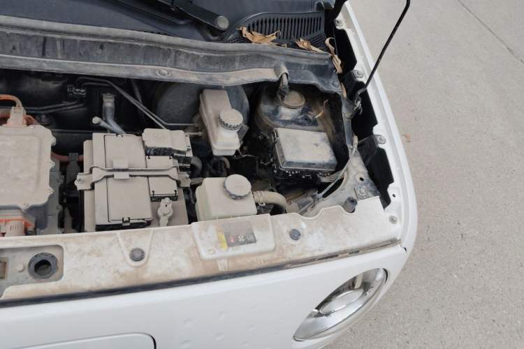 Used ORA Black Cat 2021 301 km Basic Version Engine Bay Left