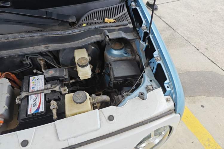 Used ORA Black Cat 2021 301 km Basic Version Engine Bay Left