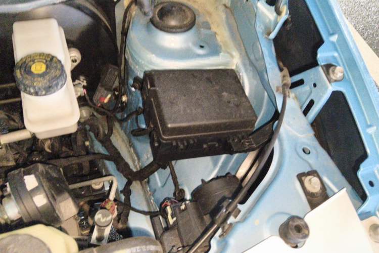 Used ORA Black Cat 2021 301 km Basic Version Engine Bay Left