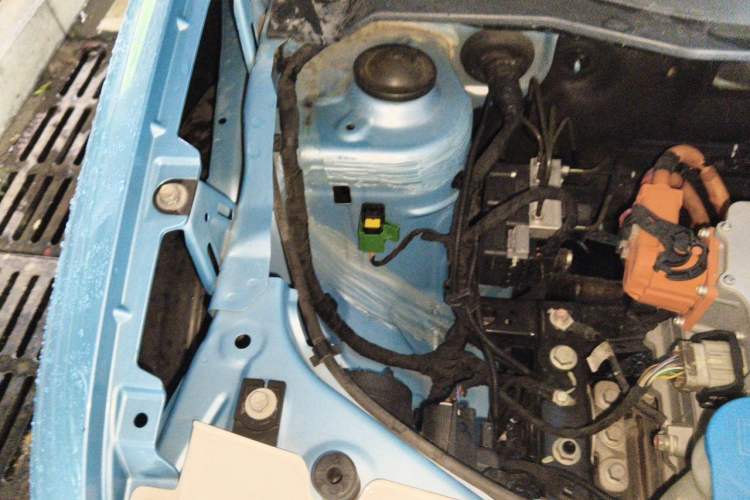 Used ORA Black Cat 2021 301 km Basic Version Engine Bay Right