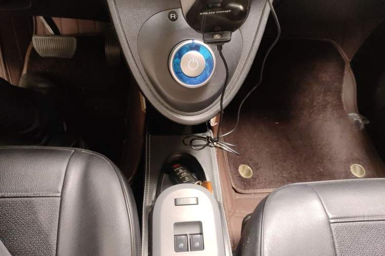 Used ORA Black Cat 2021 301 km Basic Version Gear Lever