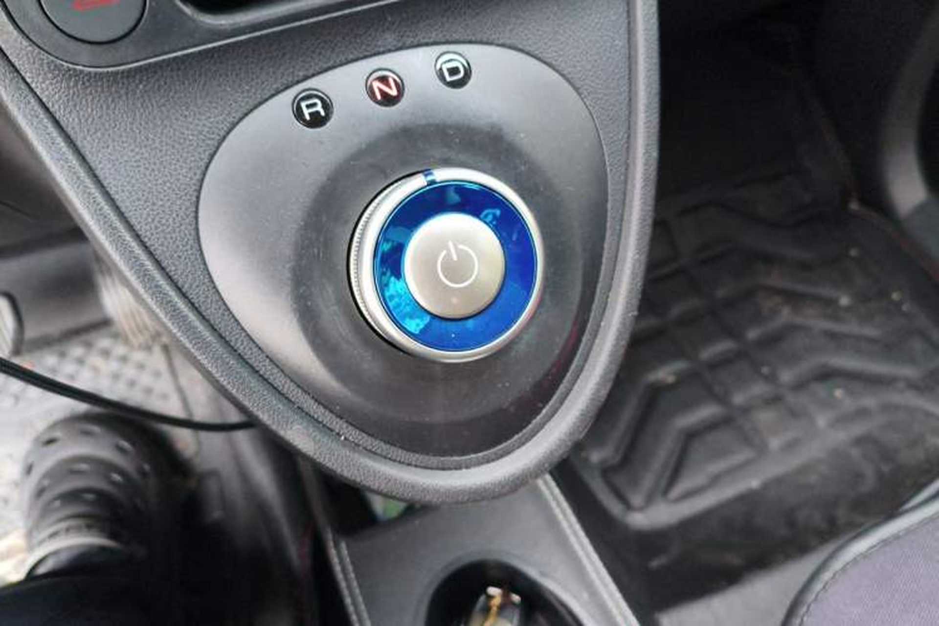 Used ORA Black Cat 2021 301 km Basic Version Gear Lever