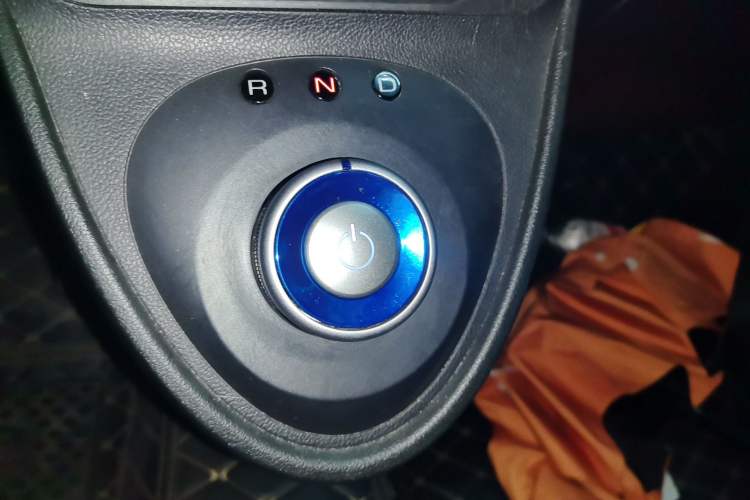 Used ORA Black Cat 2021 301 km Basic Version Gear Lever