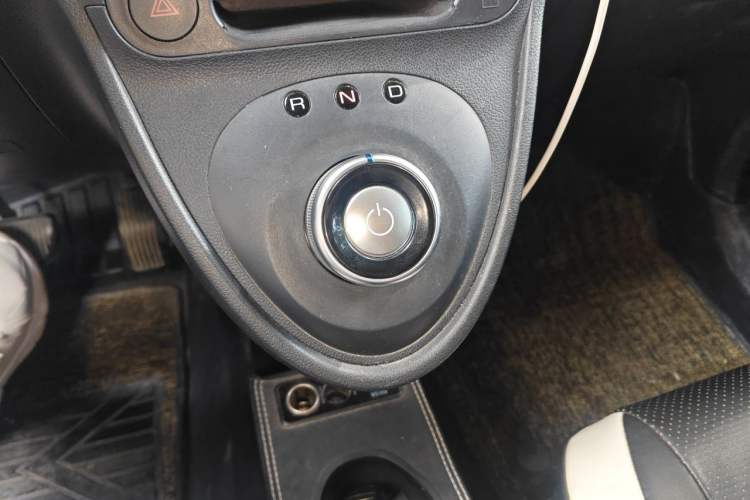 Used ORA Black Cat 2021 301 km Basic Version Gear Lever