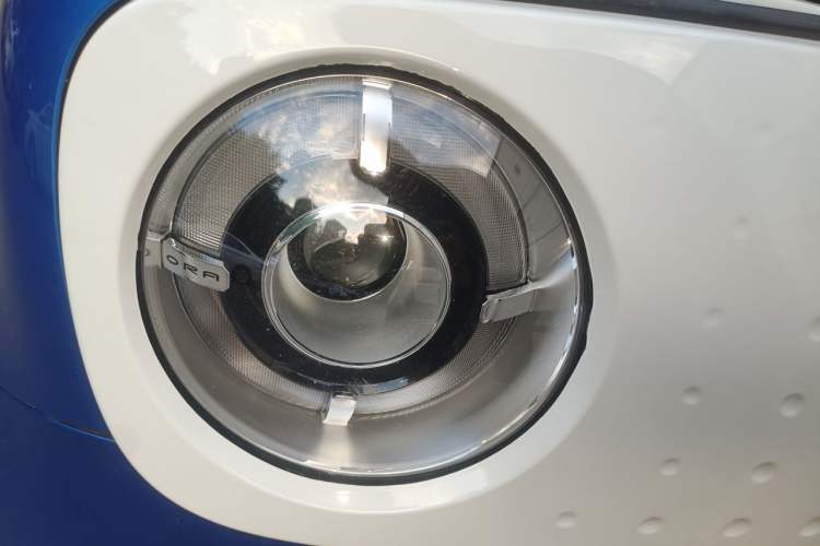 Used ORA Black Cat 2021 301 km Basic Version Right Front Headlight