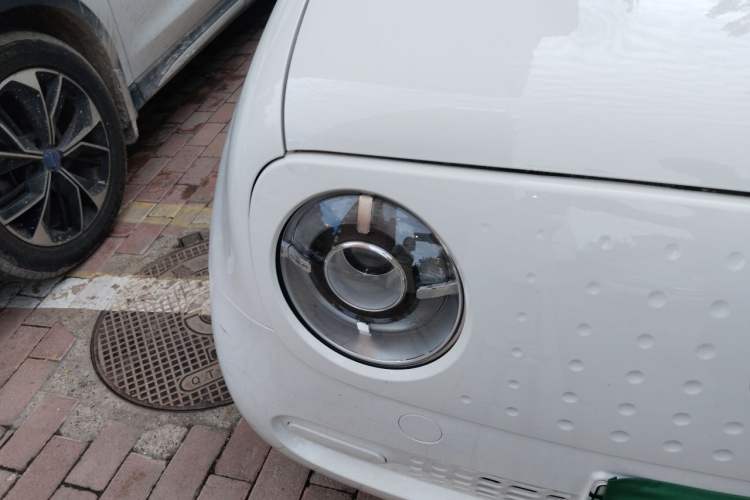 Used ORA Black Cat 2021 301 km Basic Version Right Front Headlight