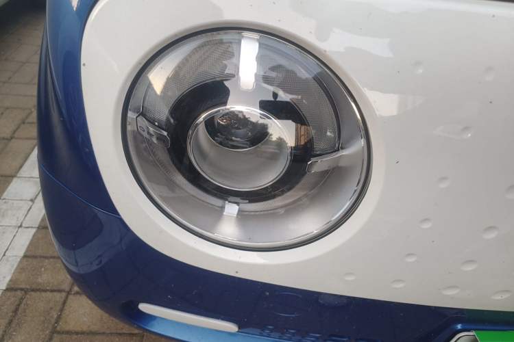 Used ORA Black Cat 2021 301 km Basic Version Right Front Headlight
