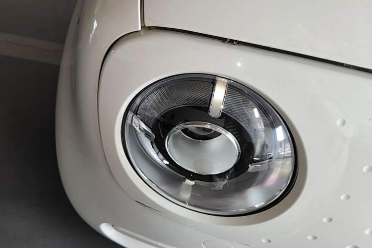 Used ORA Black Cat 2021 301 km Basic Version Right Front Headlight