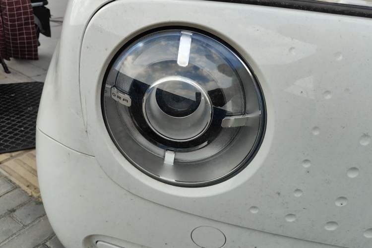 Used ORA Black Cat 2021 301 km Basic Version Right Front Headlight