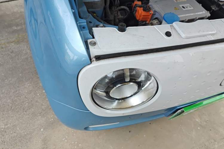 Used ORA Black Cat 2021 301 km Basic Version Right Front Headlight