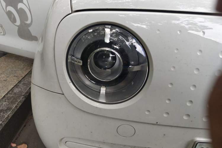 Used ORA Black Cat 2021 301 km Basic Version Right Front Headlight