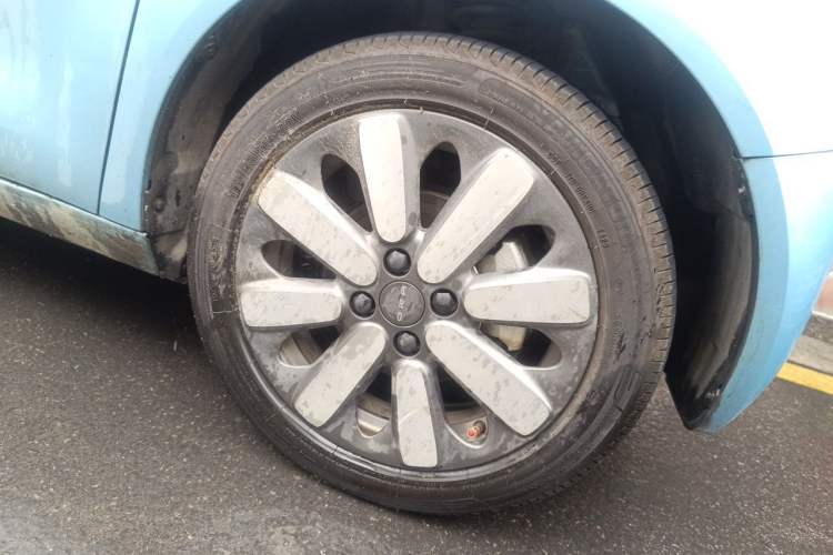 Used ORA Black Cat 2021 301 km Basic Version Right Front Wheel Hub