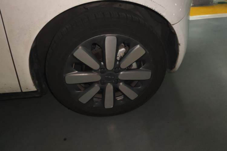 Used ORA Black Cat 2021 351 km Luxury Version Right Front Wheel Hub