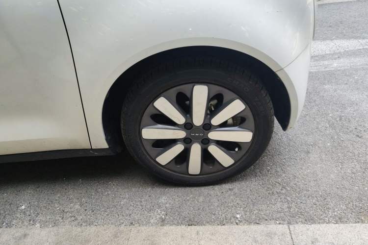 Used ORA Black Cat 2021 351 km Luxury Version Right Front Wheel Hub