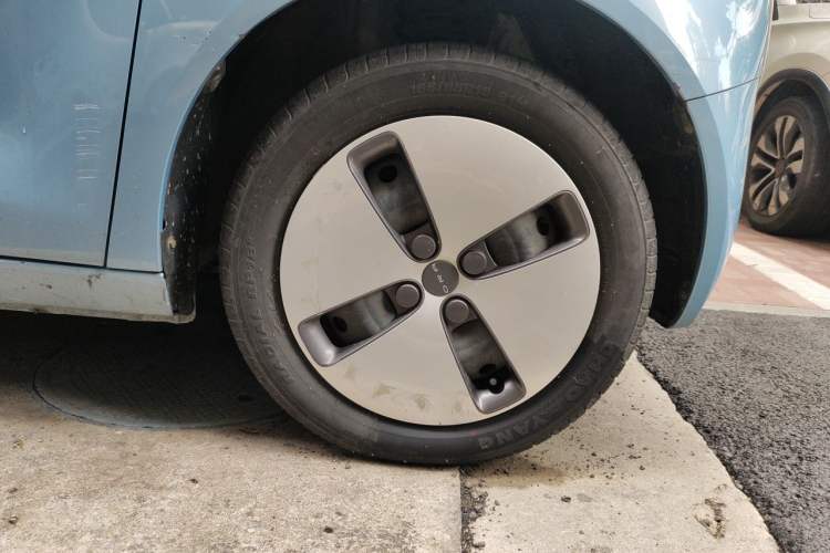 Used ORA Black Cat 2021 301 km Basic Version Right Front Wheel Hub