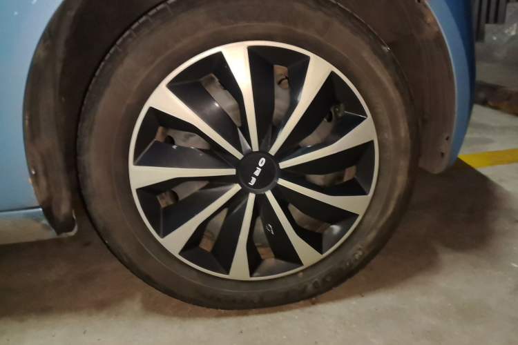 Used ORA Black Cat 2021 301 km Basic Version Right Front Wheel Hub