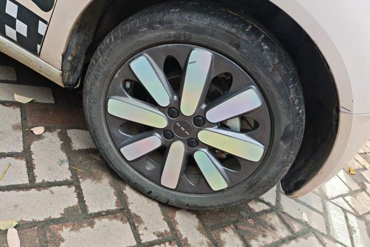Used ORA Black Cat 2021 351 km Luxury Version Right Front Wheel Hub